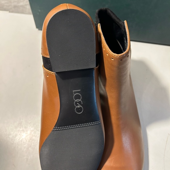 LOGO Lori Goldstein cognac leather ankle booties with stretch fabric on heel - Picture 4 of 6